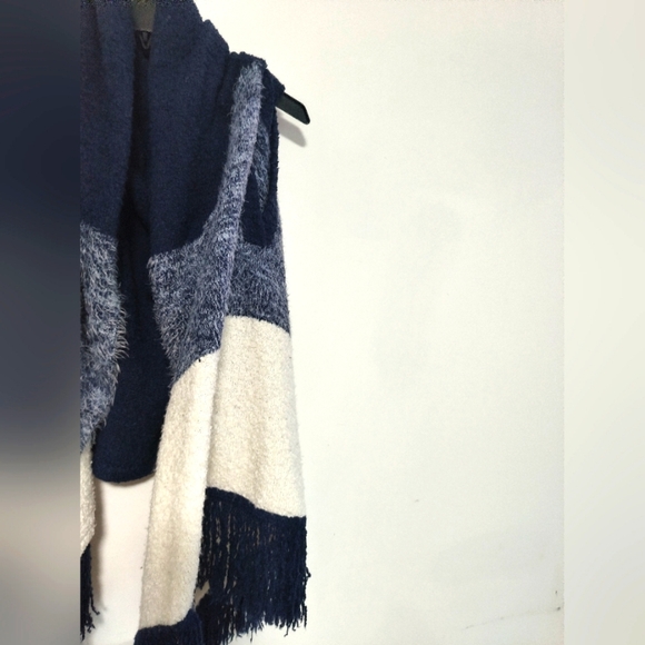 Women's Blue & Cream Poncho - Picture 5 of 6